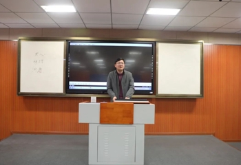 心存感恩，与爱同行——高一1班和高二3班开设“学会关心”主题班会展示课