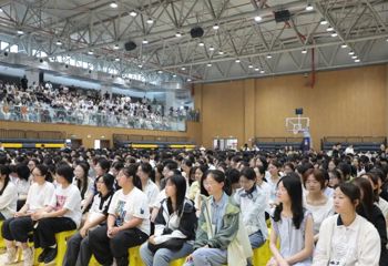 我校成功举办2025届高考志愿填报指导会暨高校招生咨询见面会