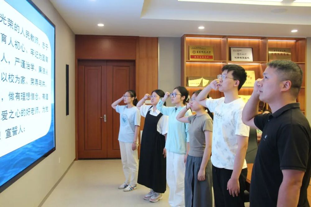 9776fc98861d43749bb157ac72500bee.jpg 9776fc98861d43749bb157ac72500bee.jpg